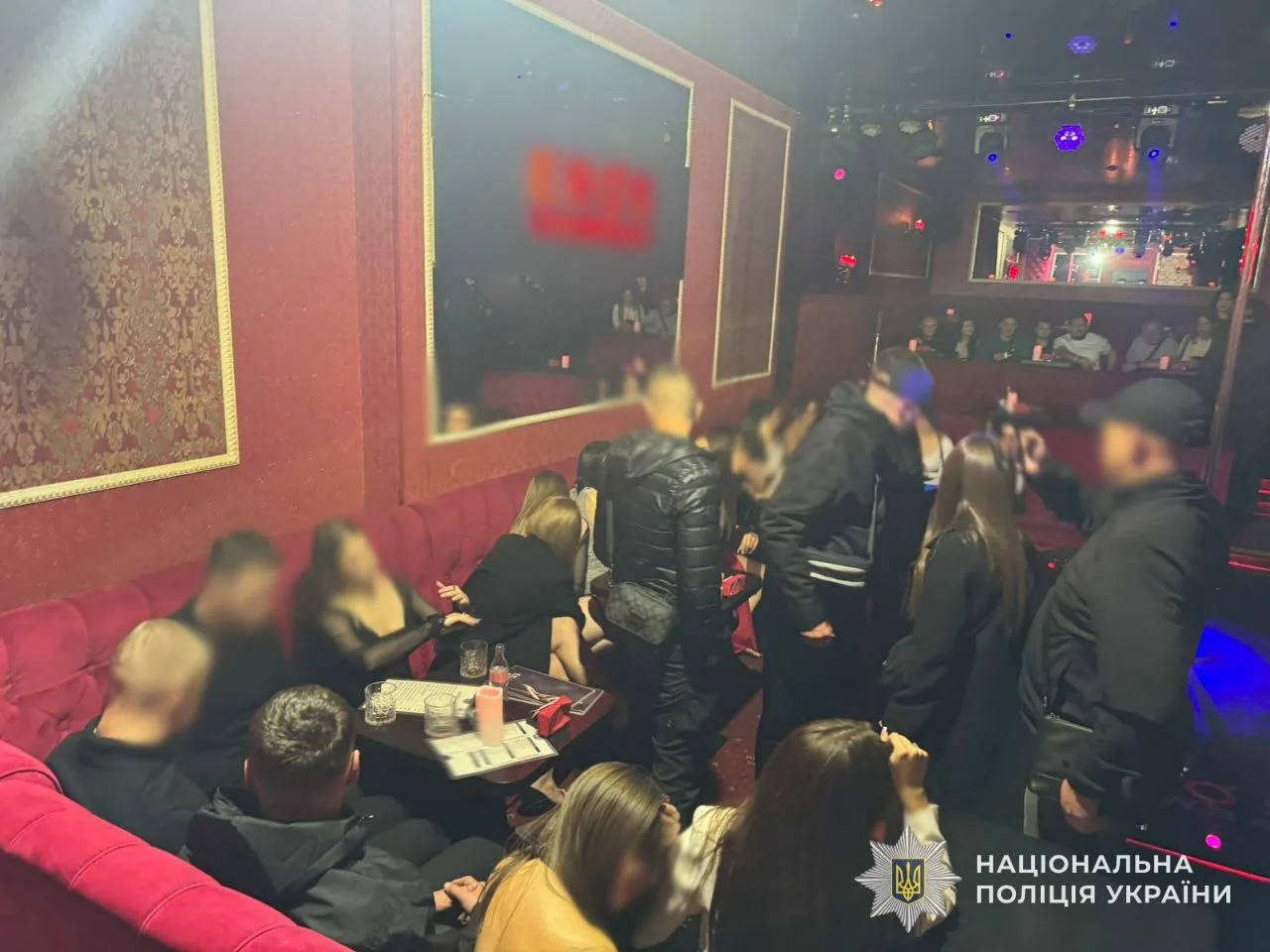 У нічних закладах Львова скоєно серію шахрайств і крадіжок на 3 мільйони гривень: поліція провела масштабні обшуки